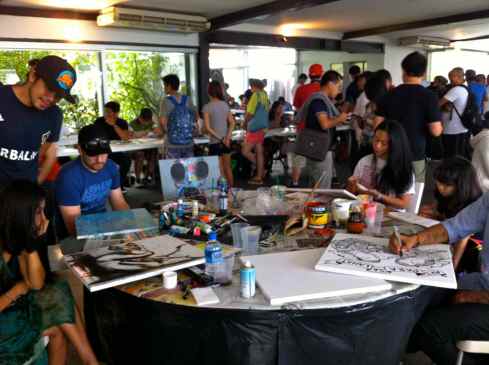 Filipino street + graffiti artists, along with comic artists, live painting to raise funds for victims of Typhoon Yolanda